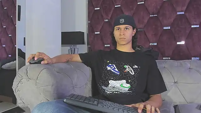 Snapshot of TonyBenedetti chatting on 4, 6, 2026 TonyBenedetti online show from 4, 6, 2026