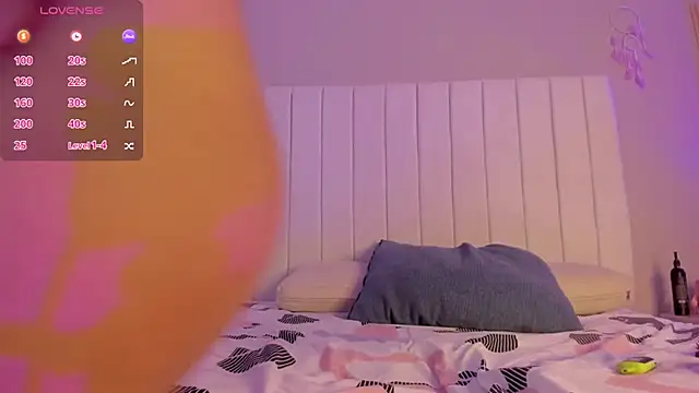 sophia walkett  online show from 4, 4, 2026