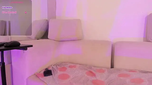 sophia walkett  online show from 19, 3, 2026