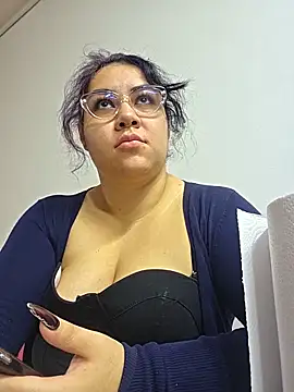 lilith velvet  online show from 28, 5, 2026