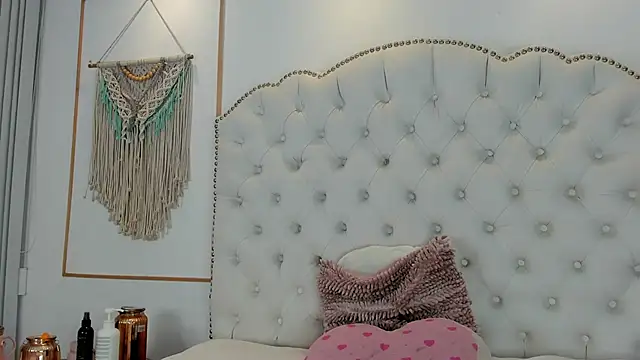 Sara funy online show from 15, 4, 2026