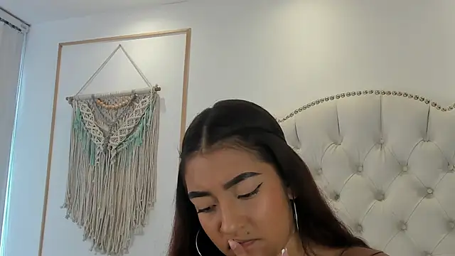 Sara funy online show from 7, 3, 2026