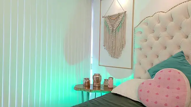 Sara funy online show from 13, 7, 2026