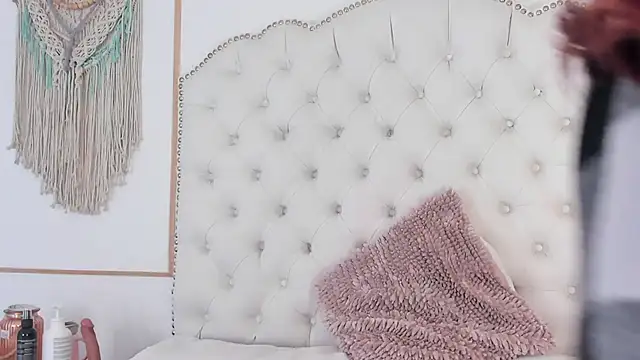 Sara funy online show from 10, 3, 2026