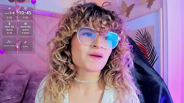 Snapshot of emilyjonesss_ chatting on 2, 3, 2026 emilyjonesss online show from 2, 3, 2026