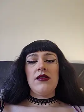 Mommynatrix online show from 4, 5, 2026