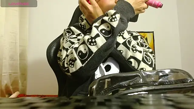 Divinejewel69 online show from 13, 4, 2026