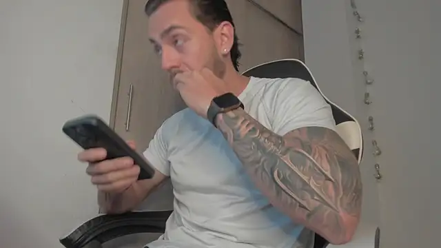 Axel  Blaze online show from 8, 4, 2026