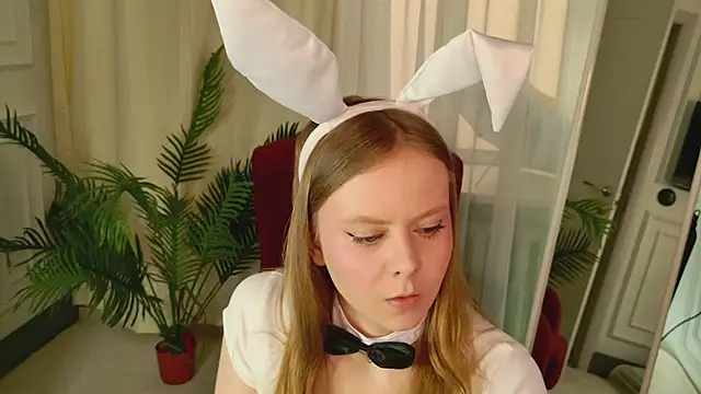 Sophie Peach  online show from 7, 4, 2026