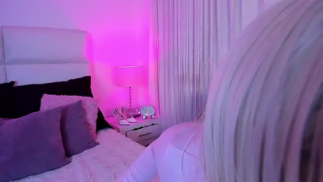 ZafiroMartini  online show from 6, 4, 2026