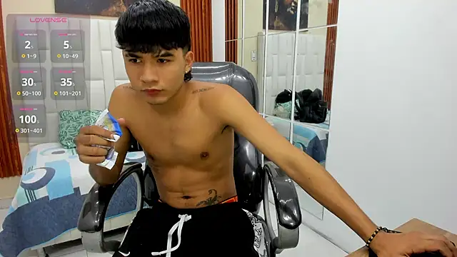 Snapshot of Thiago_collinss chatting on 8, 7, 2026 Thiago collinss online show from 8, 7, 2026