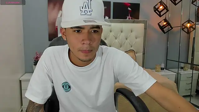 Snapshot of Thiago_collinss chatting on 17, 5, 2026 Thiago collinss online show from 17, 5, 2026