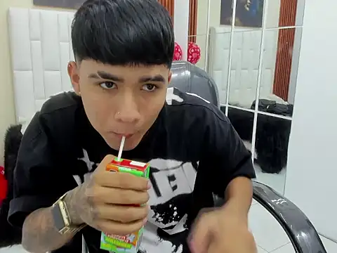 Snapshot of Thiago_collinss chatting on 1, 3, 2026 Thiago collinss online show from 1, 3, 2026