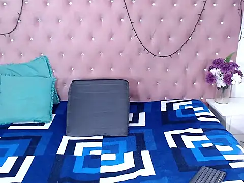 Snapshot of TiffannyValentine chatting on 1, 3, 2026 TiffannyValentine online show from 1, 3, 2026