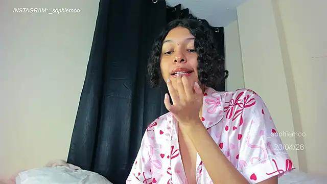 Snapshot of Sophiemoo_ chatting on 20, 4, 2026 Sophiemoo online show from 20, 4, 2026