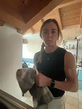 Snapshot of FitAnna chatting on 2, 3, 2026 FitAnna online show from 2, 3, 2026