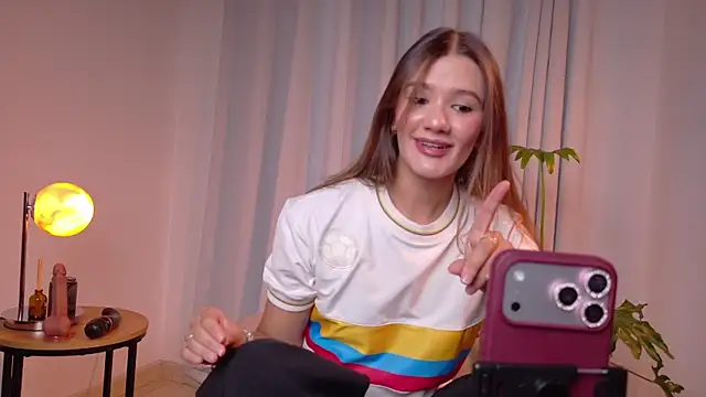 Snapshot of Mia_Benett_ chatting on 7, 7, 2026 Mia Benett online show from 7, 7, 2026