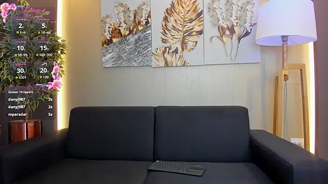 ValentinaaMilan online show from 9, 4, 2026
