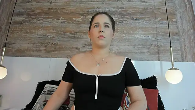 Nikol Lopez  online show from 25, 5, 2026