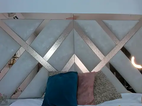 Nikol Lopez  online show from 4, 3, 2026