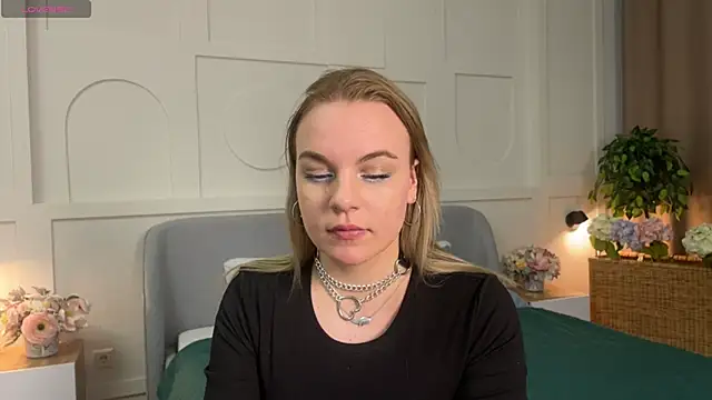 Glow Margo online show from 3, 3, 2026