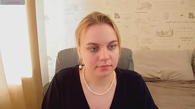 Snapshot of Glow_Margo chatting on 8, 6, 2026 Glow Margo online show from 8, 6, 2026