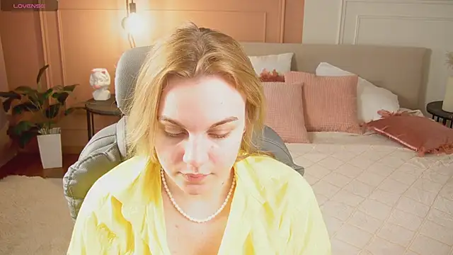Glow Margo online show from 25, 4, 2026