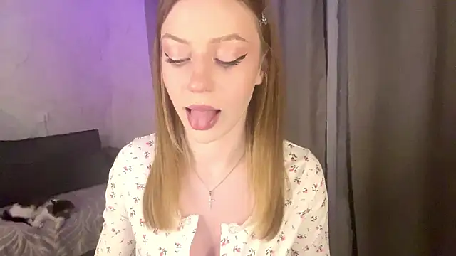 Snapshot of Rosalielue chatting on 6, 6, 2026 Rosalielue online show from 6, 6, 2026
