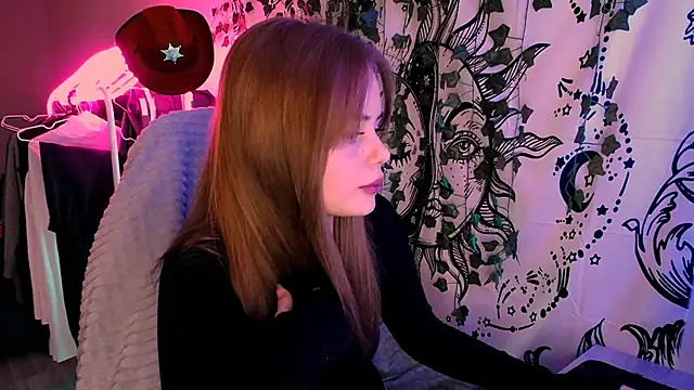 FrancesMiller7 online show from 4, 3, 2026