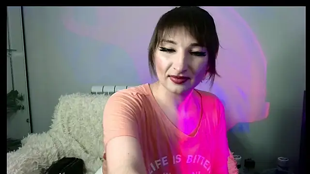 Birdie Kiss online show from 27, 3, 2026