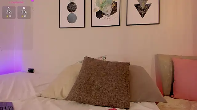 ariavelvet  online show from 19, 4, 2026