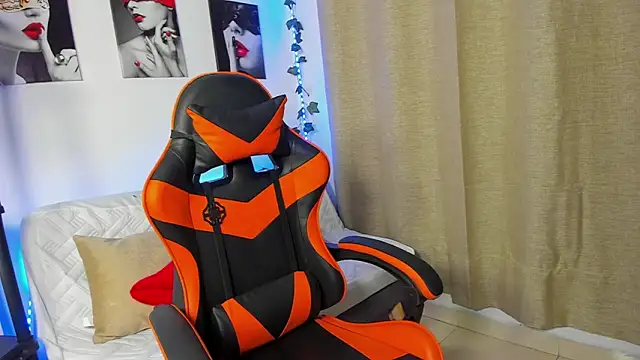 Snapshot of Rebeca_Marchetti chatting on 2, 3, 2026 Rebeca Marchetti online show from 2, 3, 2026