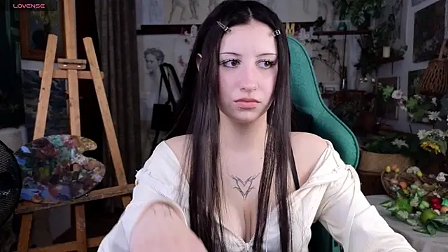 EffieMeowley online show from 13, 4, 2026