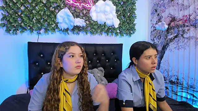 valeria and zoe online show from 15, 4, 2026