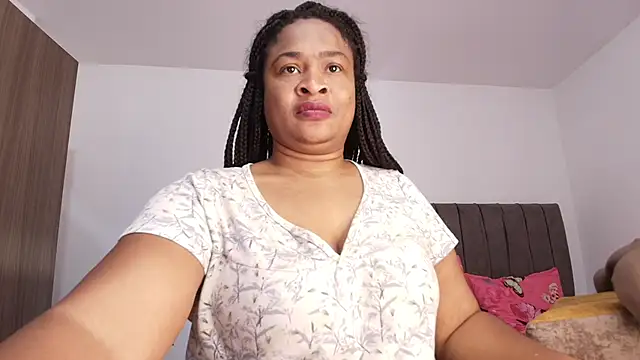 Snapshot of luxy_benet chatting on 29, 4, 2026 luxy benet online show from 29, 4, 2026