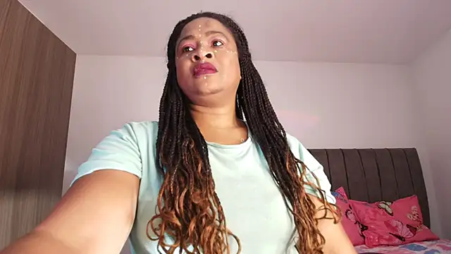 Snapshot of luxy_benet chatting on 30, 4, 2026 luxy benet online show from 30, 4, 2026