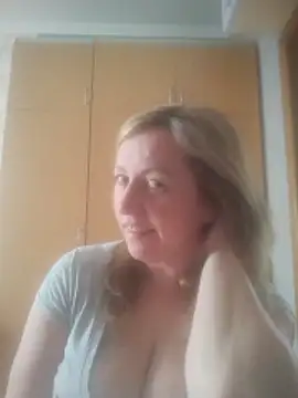 Snapshot of ChristinaYork chatting on 4, 5, 2026 ChristinaYork online show from 4, 5, 2026