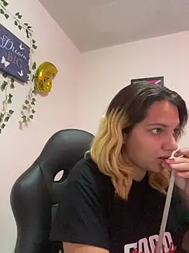 aurora bela online show from 11, 4, 2026