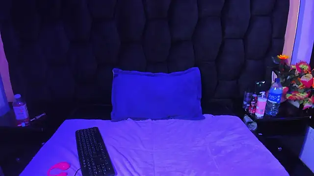 VeronicaCream  online show from 1, 4, 2026