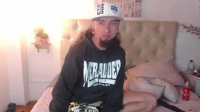 Snapshot of Rommen_N_Zoe chatting on 9, 4, 2026 Rommen N Zoe online show from 9, 4, 2026