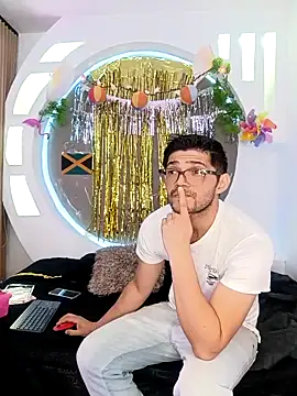 ritzabeth daniel online show from 4, 4, 2026