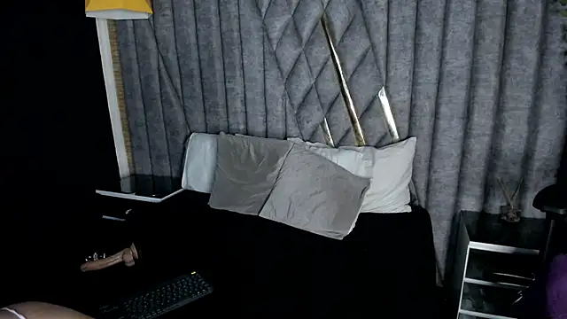 EmeelyMuller online show from 10, 3, 2026