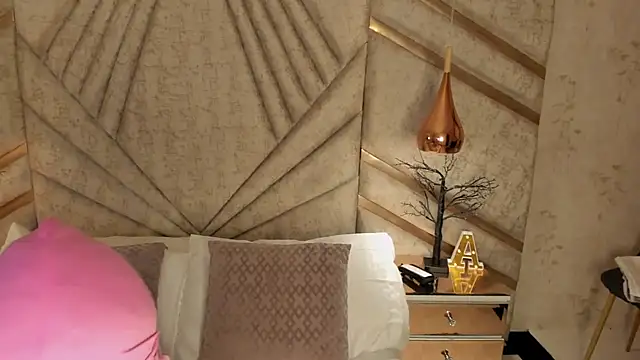 EmeelyMuller online show from 11, 4, 2026