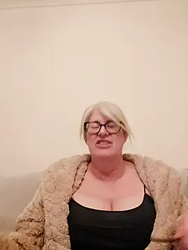 FlirtyFleur-x online show from 29, 3, 2026