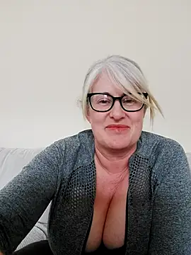 FlirtyFleur-x online show from 29, 3, 2026