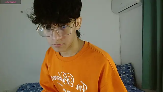 Snapshot of noah_millerx chatting on 3, 5, 2026 noah millerx online show from 3, 5, 2026