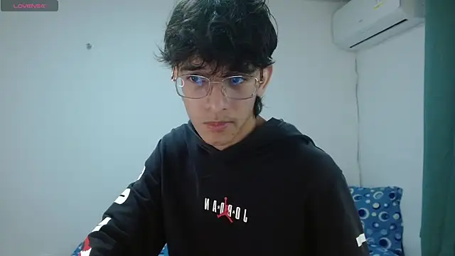 Snapshot of noah_millerx chatting on 2, 5, 2026 noah millerx online show from 2, 5, 2026