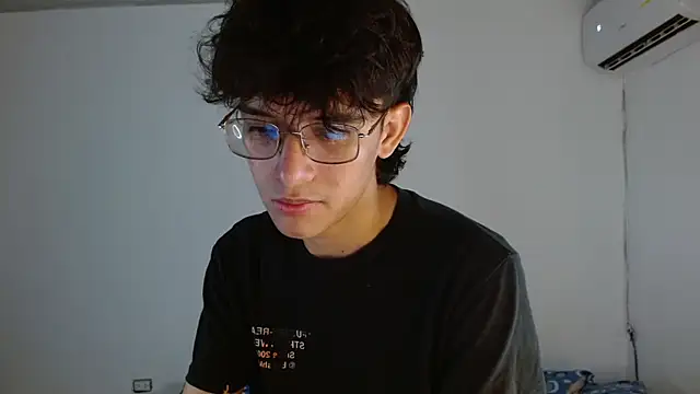 Snapshot of noah_millerx chatting on 2, 6, 2026 noah millerx online show from 2, 6, 2026