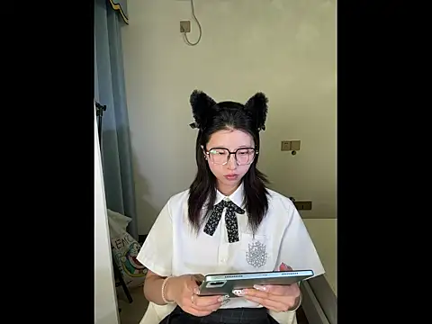 Y--F--LOVE online show from 3, 4, 2026