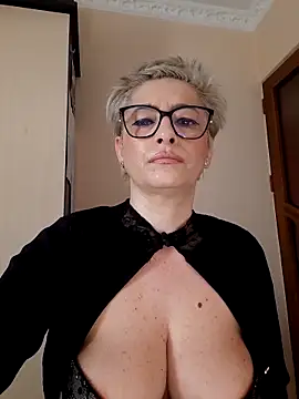 LunaBlaise online show from 8, 3, 2026